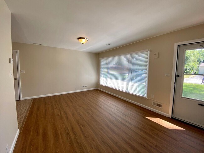 Foto del edificio - 10714 Cambridge Ave