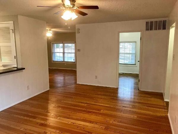 Building Photo - 6882 Foxbend Ct