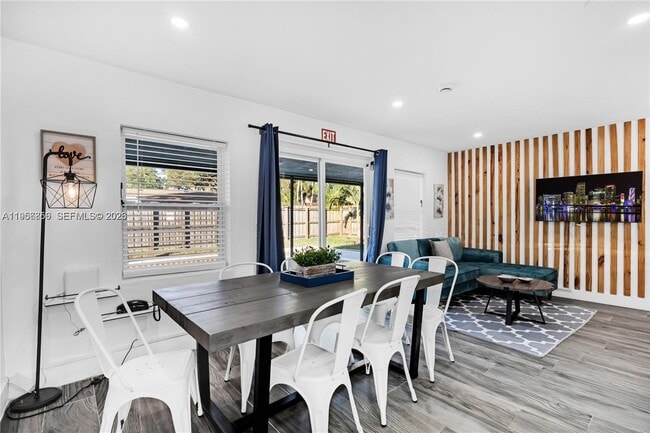 Foto del edificio - 6661 Freedom St