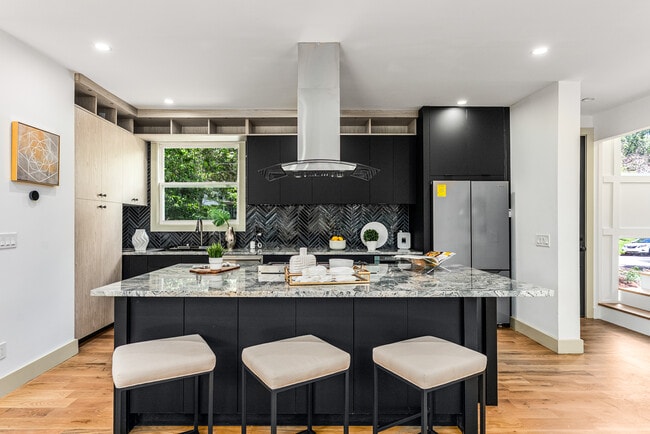 Foto del edificio - 335 Eureka Dr NE