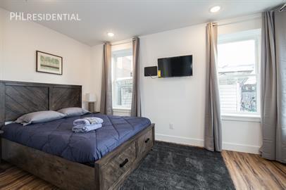 Foto del edificio - 2736 W Girard Ave