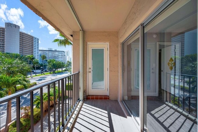 Building Photo - 4143 N Ocean Blvd
