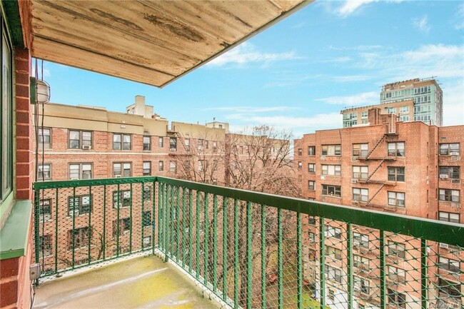 Foto del edificio - 3220 Fairfield Ave