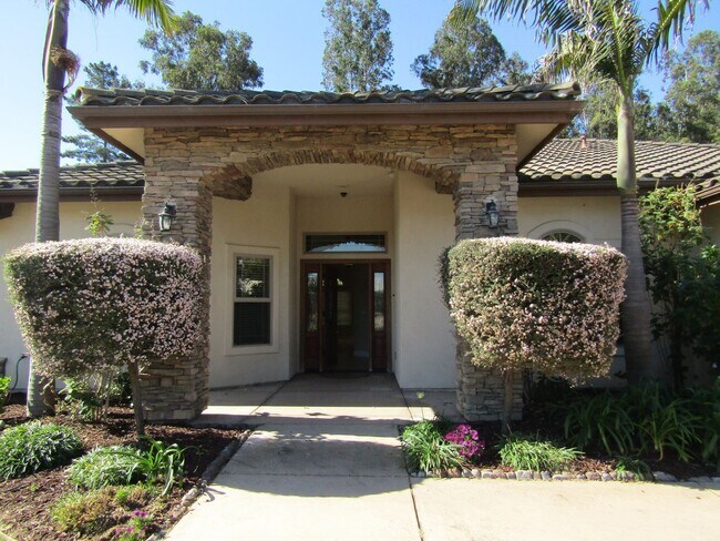 Building Photo - 4 br, 3 bath House - 815 Live Oak Ridge