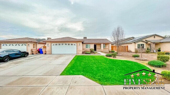 Building Photo - 713 Salazar Ave