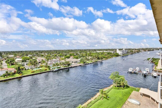 Building Photo - 1160 Hillsboro Mile