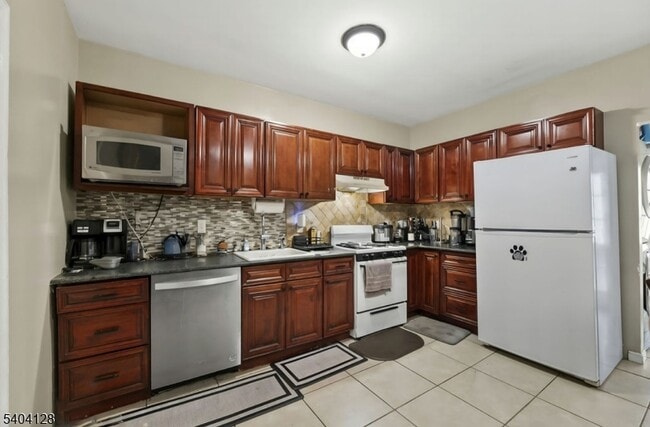 Building Photo - 15 Wales Ave