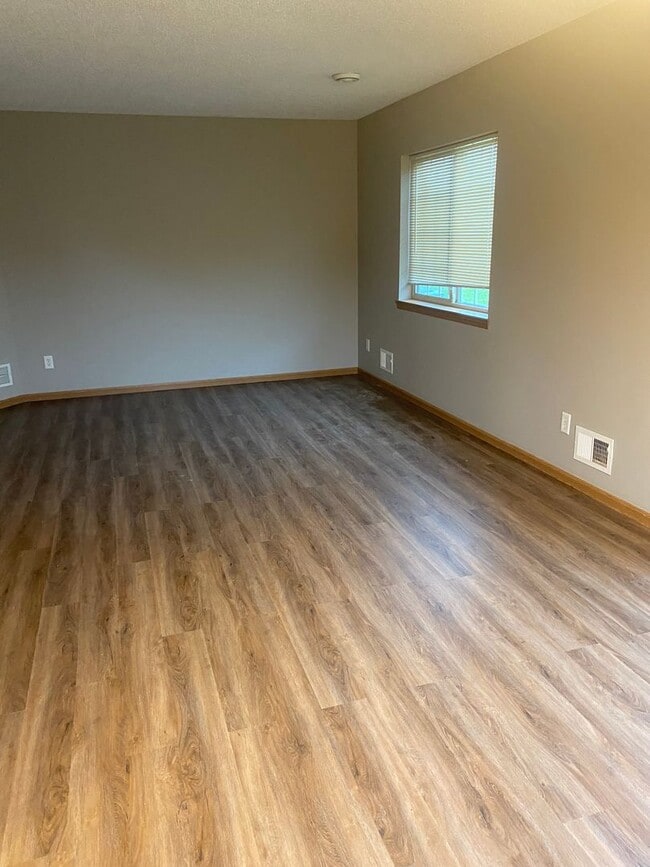Foto del edificio - 3 Bedroom Townhome on Peach Dr. in Sauk Ra...