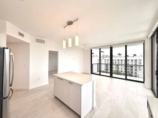 Building Photo - 1910 NW 1st Pl