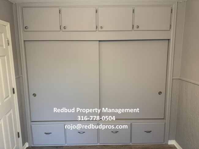 Building Photo - 725 S Barlow St