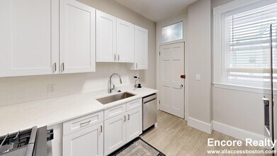 Building Photo - 6 Radcliffe Rd