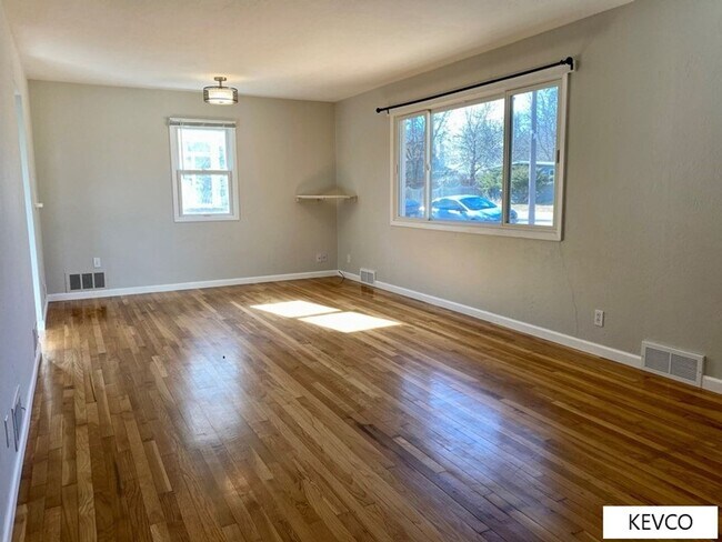 Building Photo - Fantastic House Near City Park