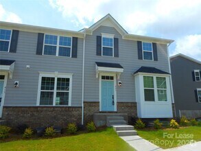 Building Photo - 421 Serenity Cir