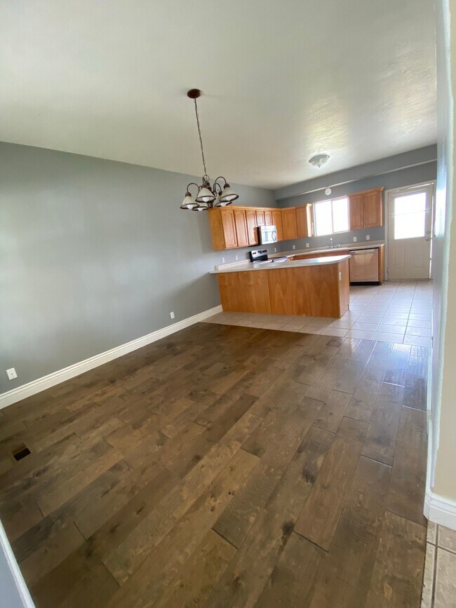 Building Photo - 4169 NW Pinion Cir