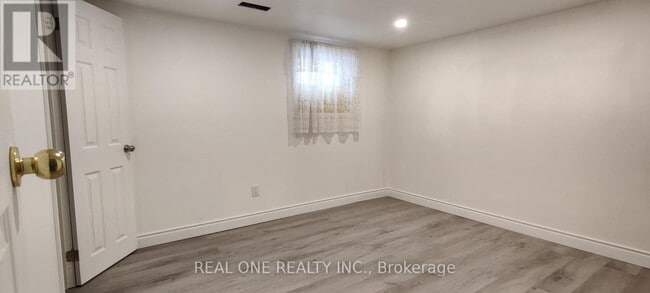 Building Photo - 9 Lisburn Crescent