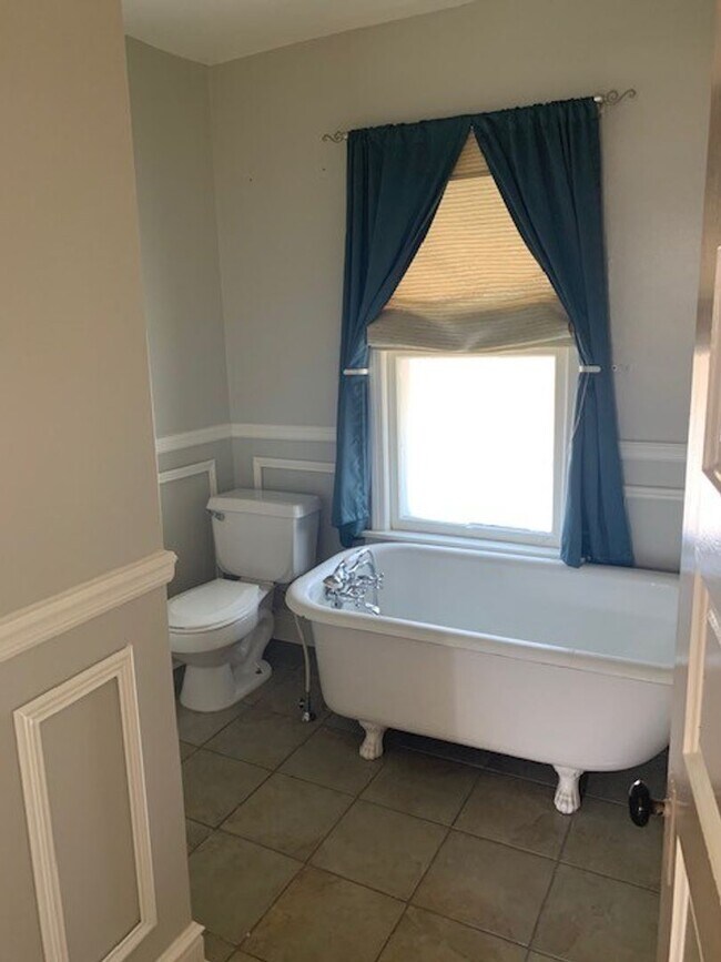 Foto del edificio - 3 br, 2 bath House - 63 Wengler Ave