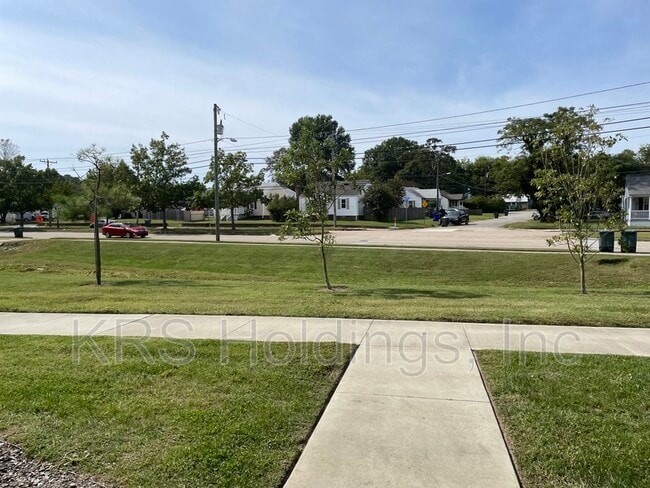 Building Photo - 8218 Tidewater Dr