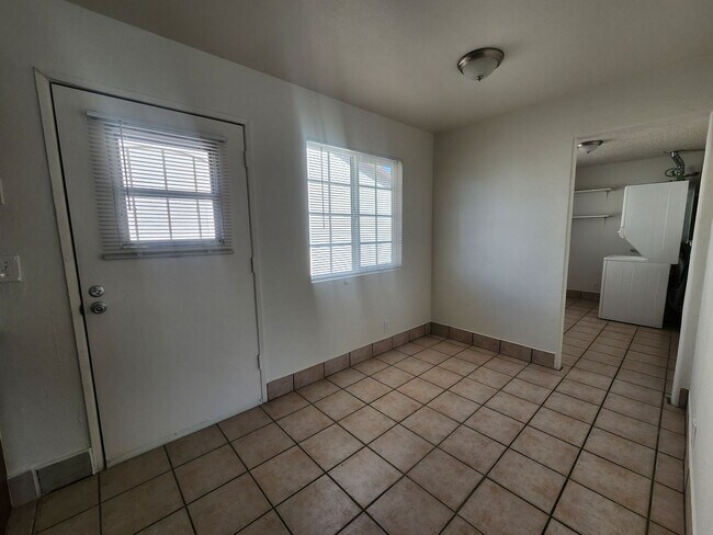 Foto del edificio - Welcome to this 2 Bedroom 1 bath home on a corner lot!