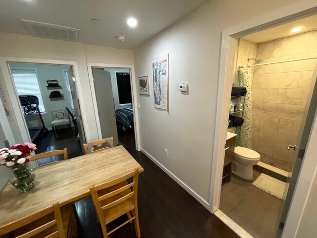 Foto del edificio - 3279 33rd St