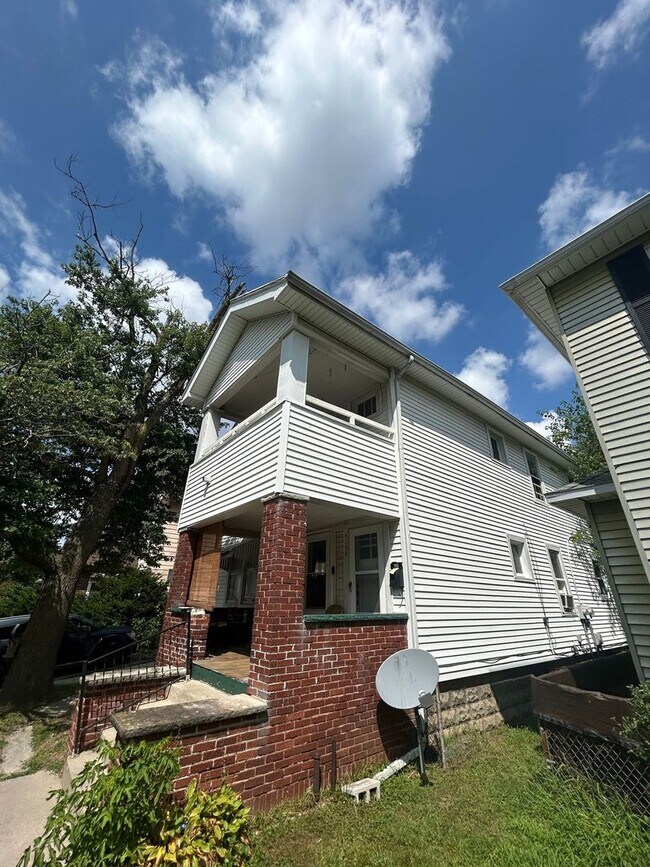Foto del edificio - 4134 Lyman Ave