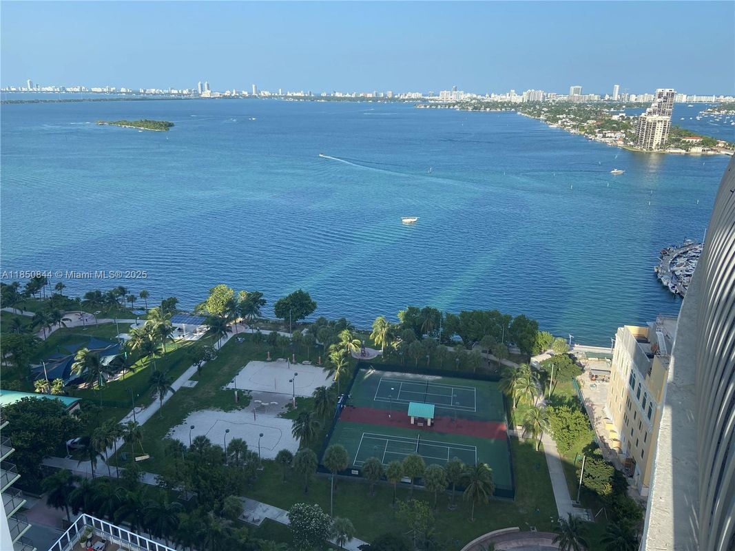 Foto del edificio - 1750 N Bayshore Dr