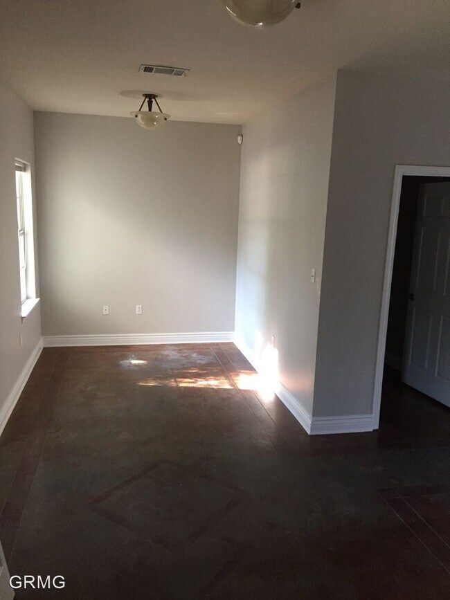 Building Photo - 3 br, 1.5 bath House - 309 N. Cherry St SFR