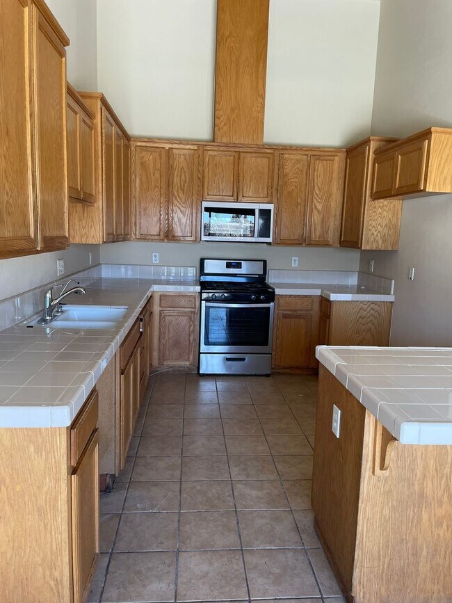 Building Photo - Available Now! Stunning 4 Bedroom, 3 Bathr...