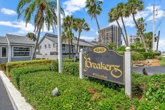 Building Photo - 4949 N Hwy A1A