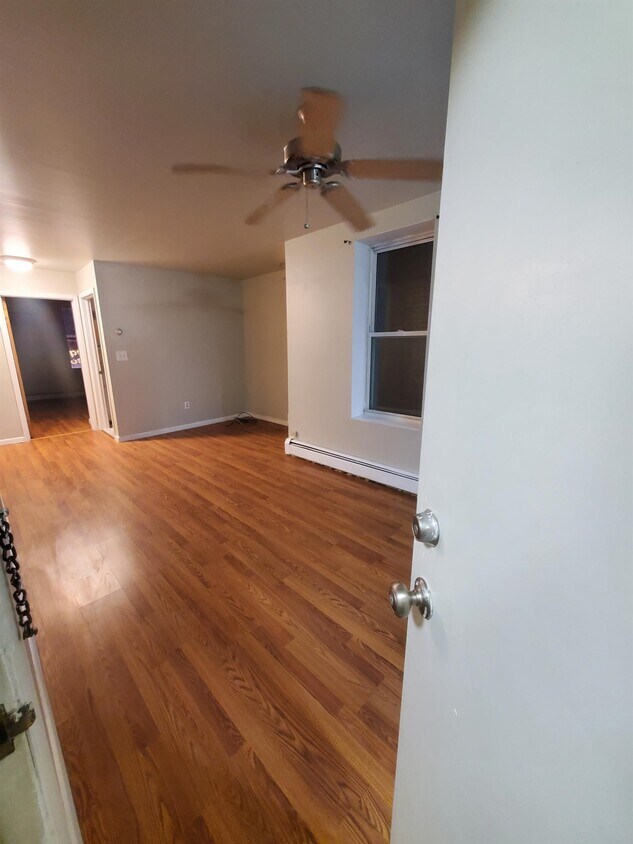 Primary Photo - 787 Broadway