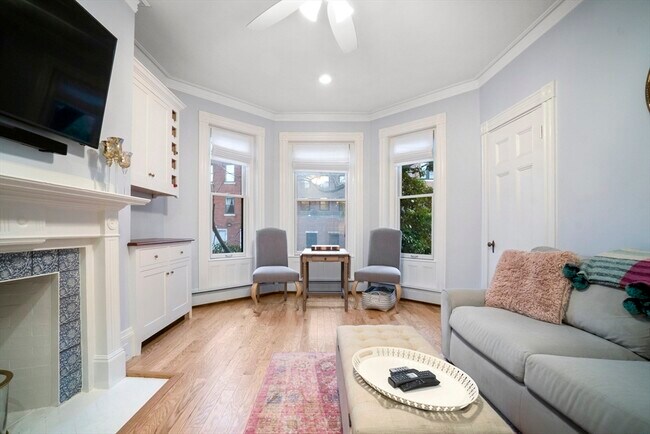 Building Photo - 447 Marlborough St