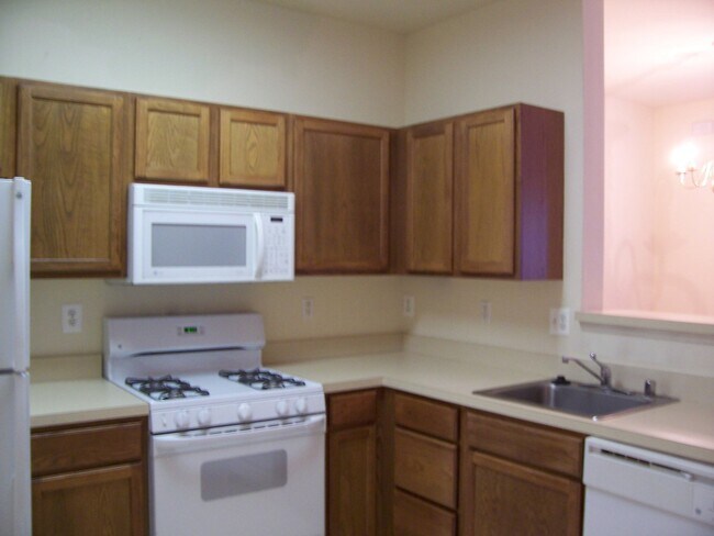 Foto del edificio - 3 Level Townhome Located in Piney Orchard ...