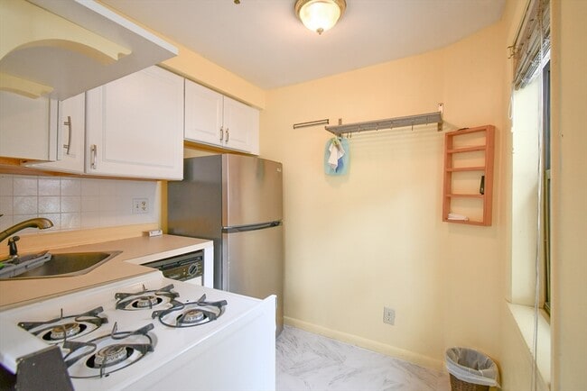 Building Photo - 4 Commonwealth Ct