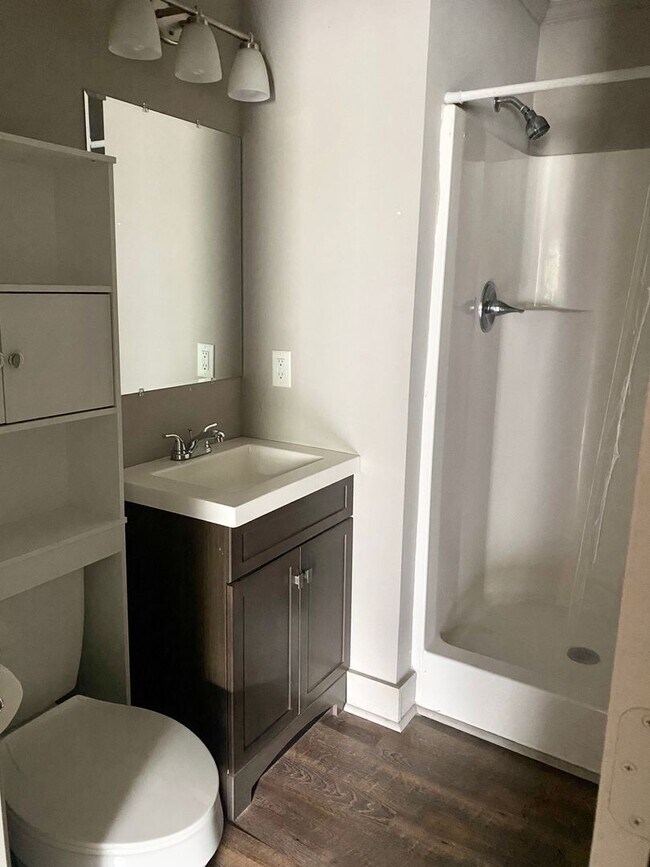 Foto del edificio - 304 Botts Ave