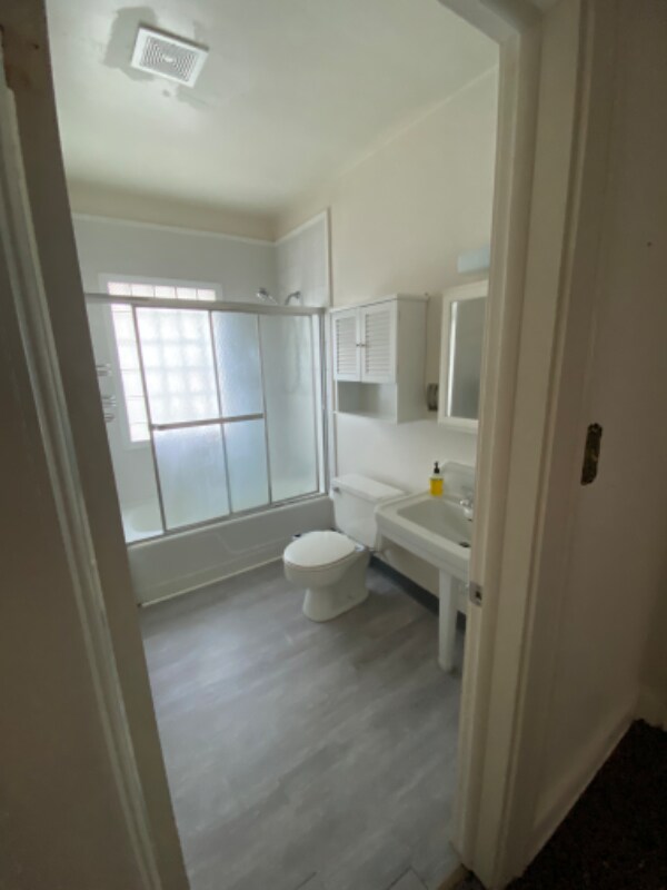 1524 Winton Ave, Lakewood, OH 44107 Room for Rent in Lakewood, OH