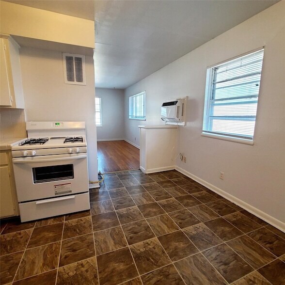 Foto del edificio - 4916 Worth St