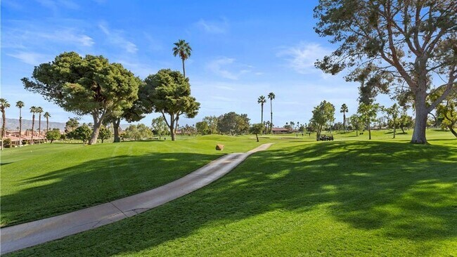 Foto del edificio - 41220 Woodhaven Dr W