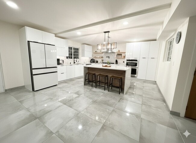Foto del edificio - 5912 Harvest Hill Rd