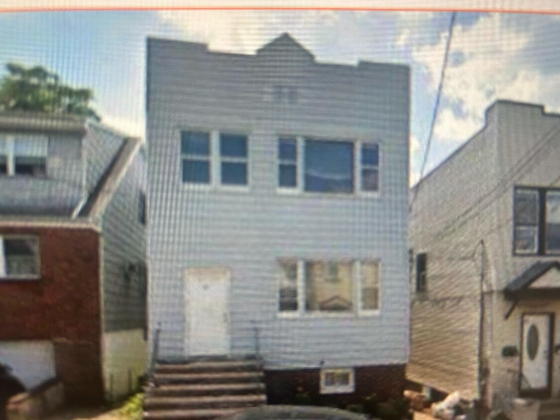 Primary Photo - 193 Zabriskie St
