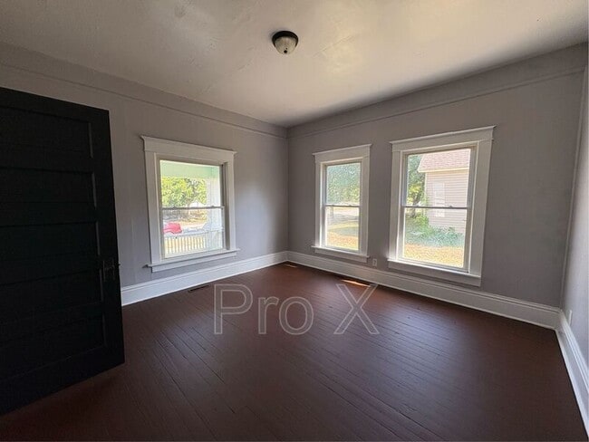 Building Photo - 2110 S Byers Ave
