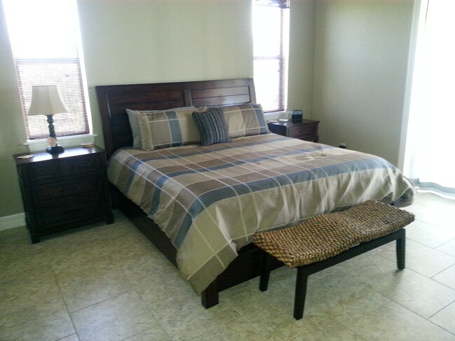 Foto del edificio - 15220 Acorn Cir