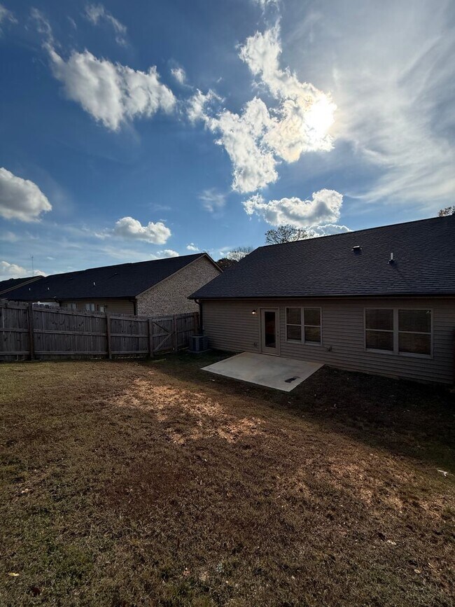 Building Photo - Knoxville 37912 - 2 bedroom 2 bath condo -...
