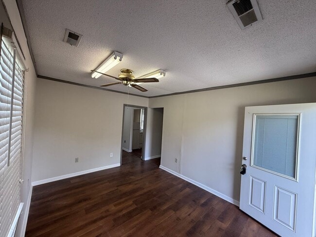 Building Photo - 1/1 Close to DOWNTOWN FLORENCE AVAILABLE N...
