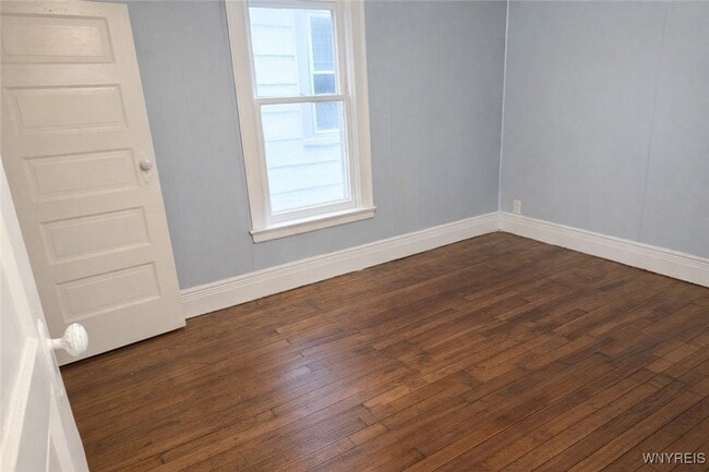 Building Photo - 644 E Ferry St