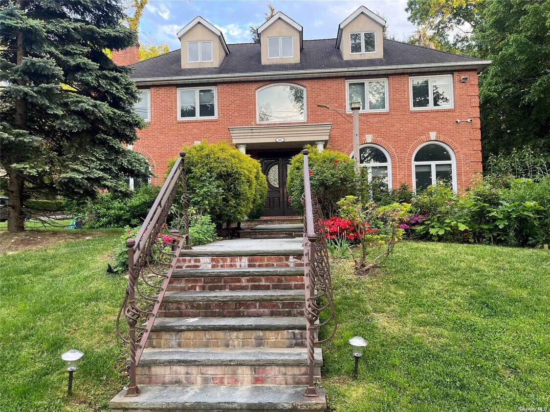 46 Elm St  