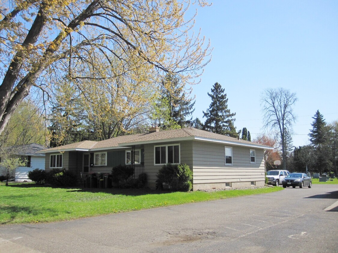 516 N 8th St Unit 516, River Falls, WI 54022 Apartments at 516 N 8th