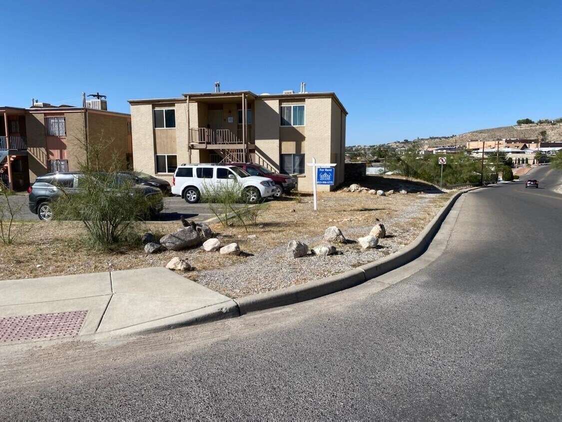 5200 Carousel Dr, El Paso, TX 79912 House for Rent in El Paso, TX