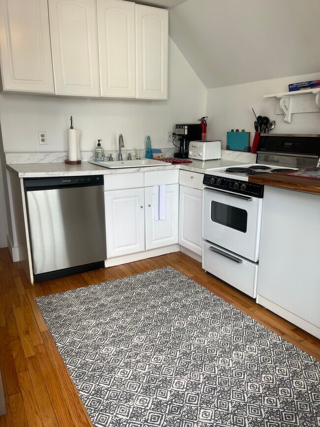 Kitchen with new dishwasher & fridge - 6 Pleasant St