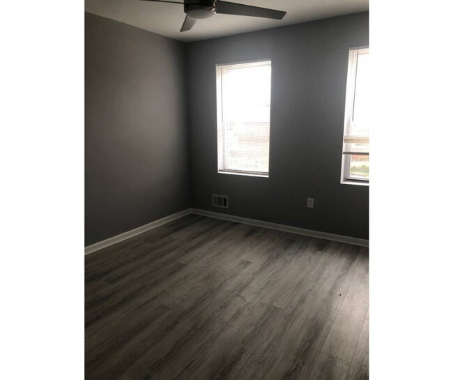 Building Photo - 3445 Juneway-4-M/bath AVAILABLE $950 4-Master bathroom