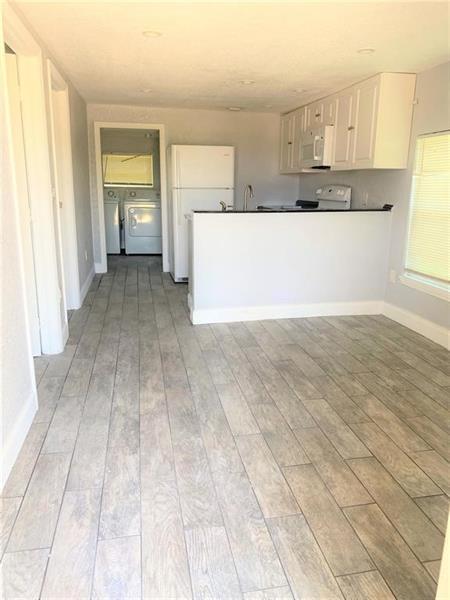 Foto principal - 12364 Lakeshore Dr