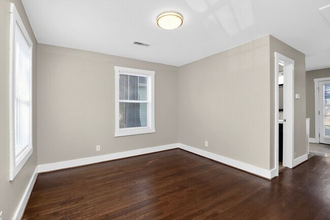 Foto del edificio - Beautiful 2 Bedroom Belmont Bungalow